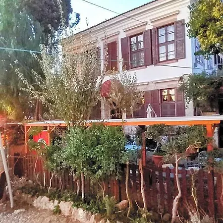 Cunda Zehra Teyzenin Evi Hotel 3*