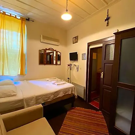 Hotel Cunda Zehra Teyzenin Evi 3*